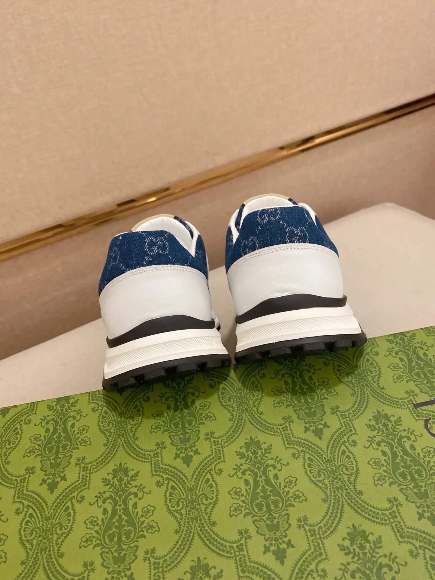 Men's clothing and shoes💰 400💰🇮🇹🇮🇹GUCCI (Gucci) top 🔍🔍 new models are on sale at the same time, the upper 🇮🇹 is imported Italian first-layer cowhide, the lining is fully imported sheepskin 💪💪, completely 1⃣️compared 1⃣️Reproduction🇮🇹💪💪, ⚠Sole: The original sole is specially provided by the original factory, the exclusive movable molded sole is super comfortable, ⚠Original factory follow-up goods, 🔍🔍high quality, you can enter and leave the counter at will, welcome to compare⚠. Code number: 38-44 (45 is custom-made and cannot be returned or exchanged)
